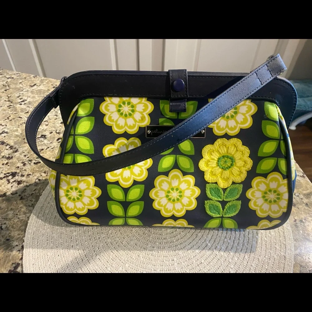 Petunia Pickle Bottom Diaper Pad Purse - Picture 1 of 12